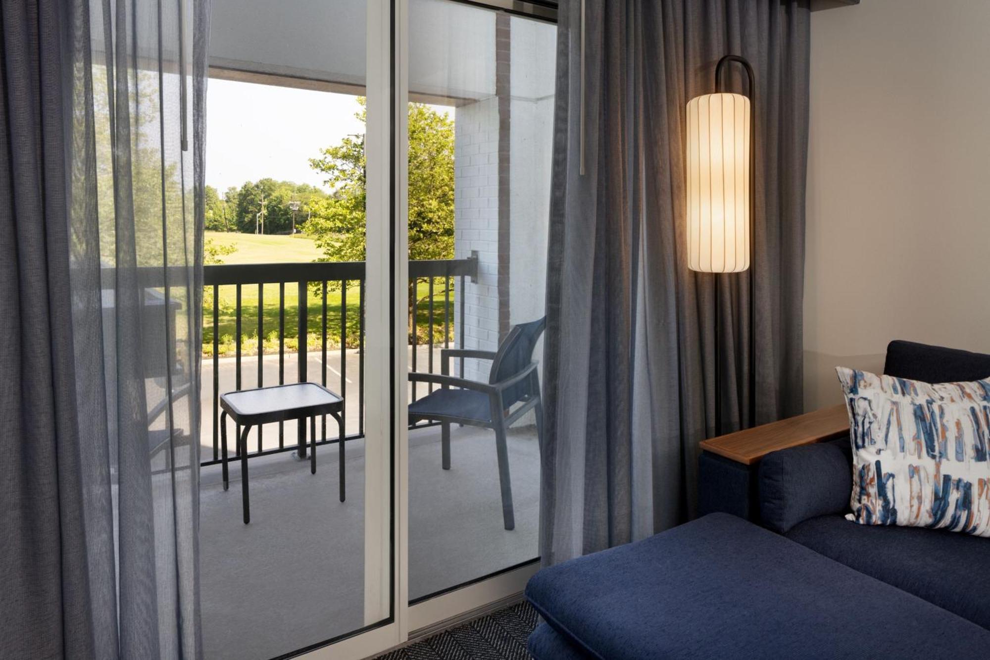 Hotel Courtyard Edison Woodbridge Esterno foto