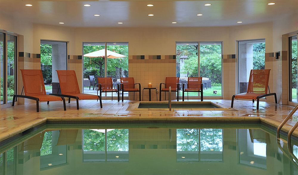 Hotel Courtyard Edison Woodbridge Esterno foto