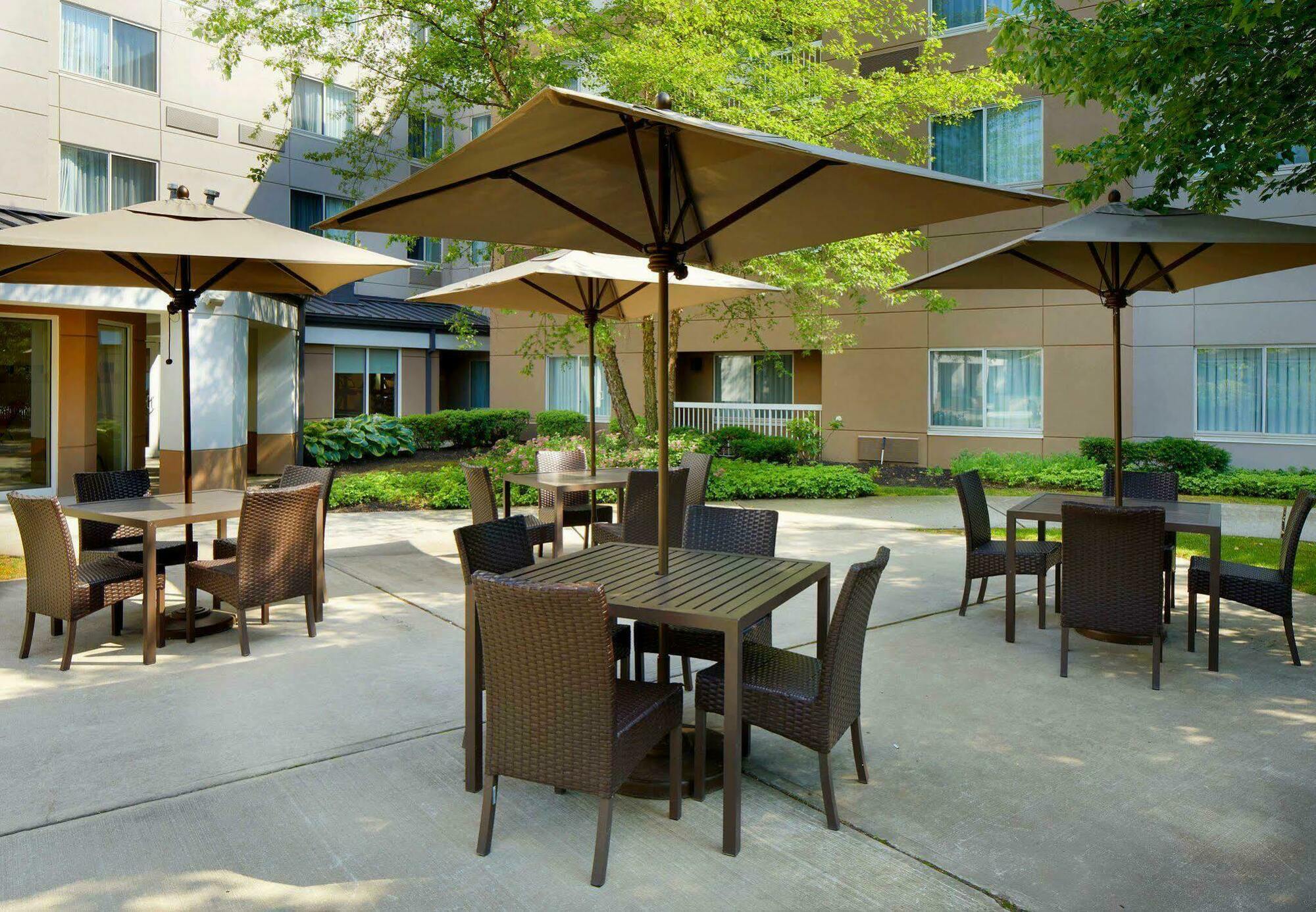 Hotel Courtyard Edison Woodbridge Esterno foto